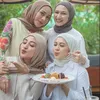 Kesha Ratuliu Bareng Gengnya
