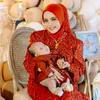 Putri Isnari gendong baby Arjuna