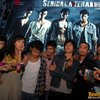 Para pemain film action SERIGALA TERAKHIR di Warung Anglo, Jalan Senopati, Jakarta Selatan