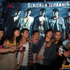 Para pemain film action SERIGALA TERAKHIR di Warung Anglo, Jalan Senopati, Jakarta Selatan