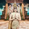 Potret Cantik Lisa BLACKPINK &amp; Minnie (G)I-DLE Saat Kenakan Pakaian Tradisional Thailand