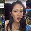 Artis pinggir jalan makan