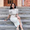 Diah Permatasari Pose Cantik di Tangga