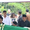 Raisa Hamish di pemakaman