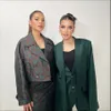 Raisa dan Tasya Farasya pakai baju hijau