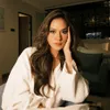 Raisa pose di depan kamera