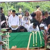 Raisa Memeluk Foto Mendiang Sang Ibu