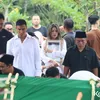 Hamish Daud di Pemakaman Ibu Raisa