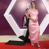 Raisa Berpose