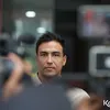 Hamish Daud di depan kamera