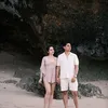 Ranty Maria dan Rayn Wijaya di Pantai