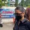 Ratu Sofya pakai kacamata hitam