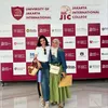 Ratu Sofya dan Mamanya di Kampus