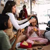 Cinta Laura Rayakan Hari Anak Sedunia