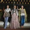 Potret Selebriti Pakai Batik di Hari Batik Nasional