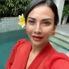 Potret Vanessa Angel kenakan busana tradisional bali.