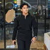 Insanul Fahmi pakai baju hitam