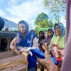Regina Phoenix Bantu Korban Banjir di Aceh