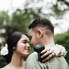 Kemesraan Ana Octarina dan sang suami