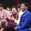 King Nassar duduk dan tertawa lebar