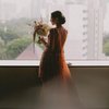 Terlebih lagi saat melihat penampilan cantik Sheila Dara Aisha dalam balutan kebaya bak seorang pengantin Jawa yang anggun.