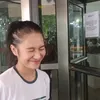 Azizah Salsha tersenyum