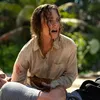 Rachel McAdams memangku kepala Dylan O'Brien yang sedang terluka