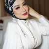 Reza Artamevia Pakai Head Piece