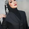 Reza Artamevia pakai jas hitam