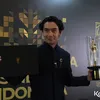 Reza Rahadian Pamer Piala Citra