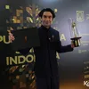 Reza Rahadian Pakai Beskap