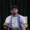 Reza Rahadian pakai topi