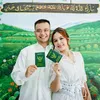 Reza SMASH dan Istri Pamer Buku Nikah