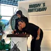 Rezky Aditya tiup lilin kue ultah