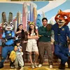Ria Finola Dinner Bareng Anak-anak di Disney Resort