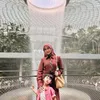 Ria Ricis dan Moana di Jewel Changi Waterfall