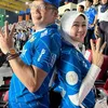 Ridwan Kamil dan Atalia Praratya pakai seragam persib