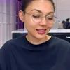 Rina Nose Pakai Kacamata