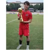 Rizky Billar Pegang Piala