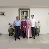 Syahrini Universal Singapura Mesra Gendong Reino Barack