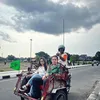 Tissa Biani dan Dul Jaelani Naik Becak
