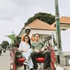 Tissa Biani dan Dul Jaelani Naik Becak