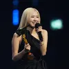 Rose BLACKPINK Tersenyum Sumringah