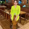 Rossa pakai kebaya kuning