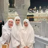 Rossa ucap ultah ke Melly Goeslaw