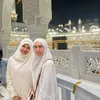 Rossa foto dengan Melly Goeslaw
