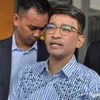 Ruben Onsu pakai kacamata