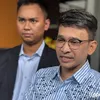 Ruben Onsu pakai kemeja biru
