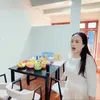 Meja makan rumah April