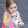 Harper Beckham Makan Es Krim